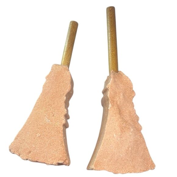 Lush x Wicked Bundle: 2x Elphaba’s Broomstick Reusable Bubble Bath Floral Rose - Picture 8 of 10